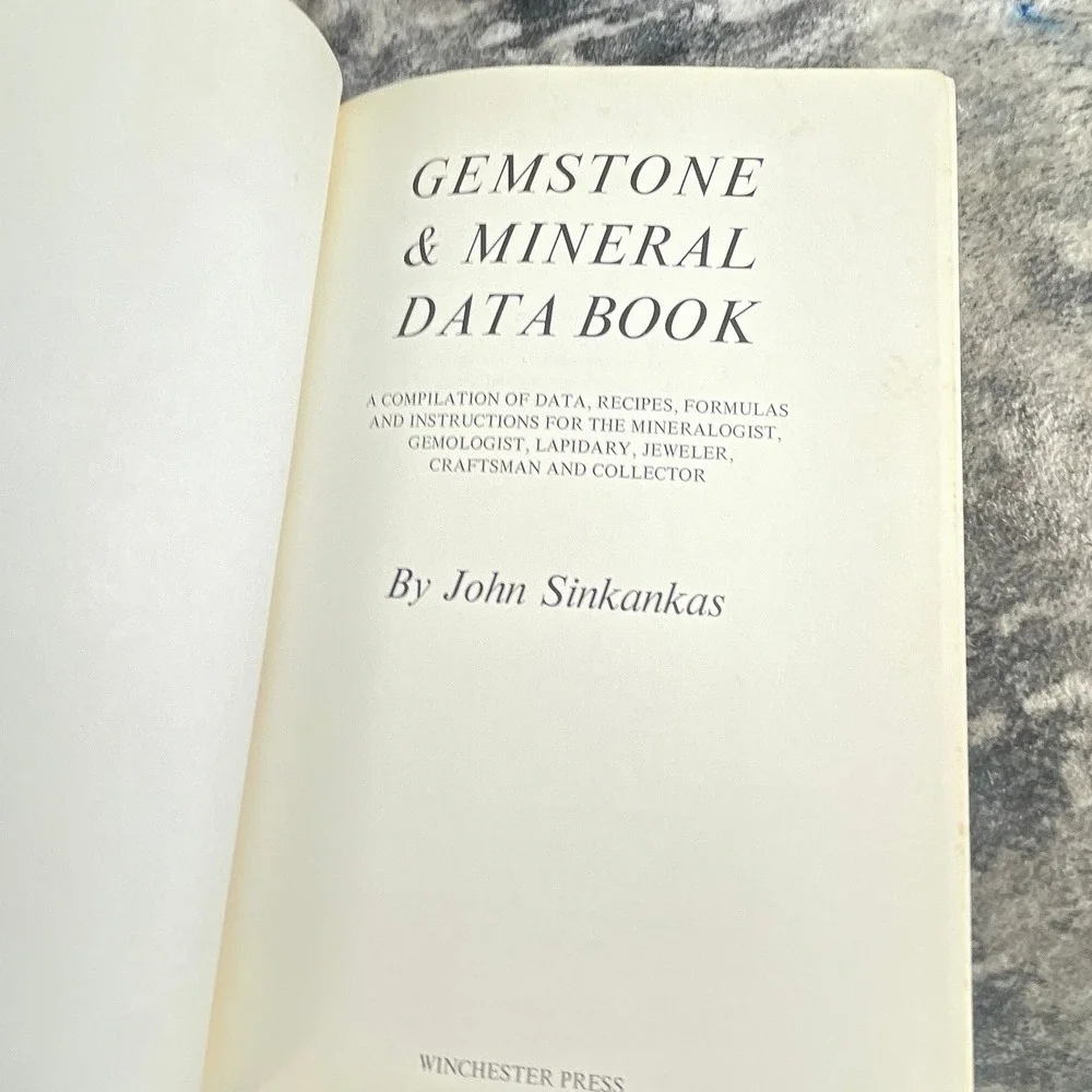 Gemstone & Mineral Data Book 1972 Hardcover‎ John Sinkankas Reference Guide